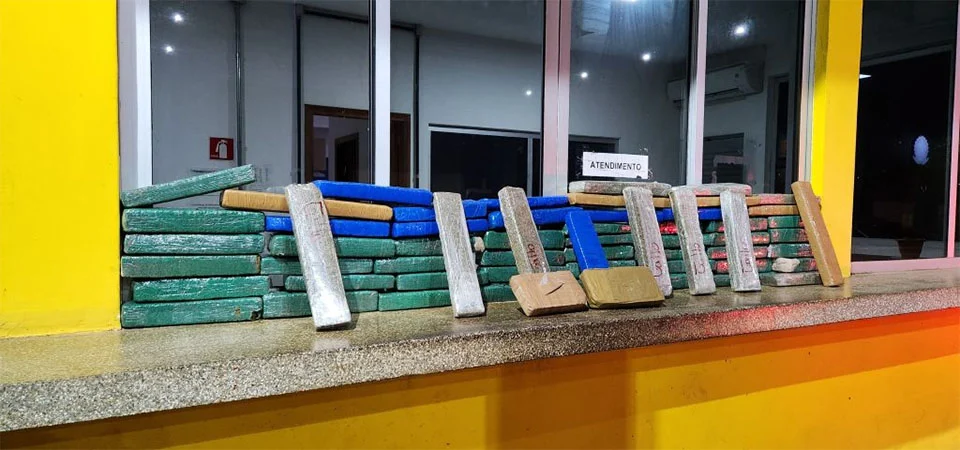 PRF apreende 52 kg de drogas em carro da BR-163