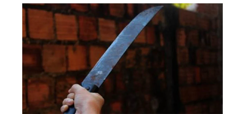 Itanhangá: Tio tenta “arrancar” cabeça de sobrinho com facão por causa de dinheiro