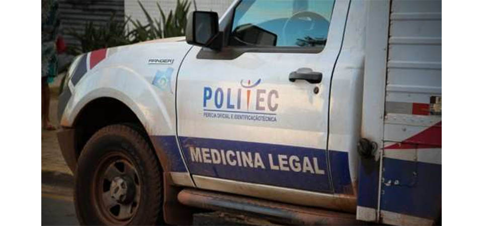 Menina de 8 anos encontra a mãe morta ao lado dos irmãos