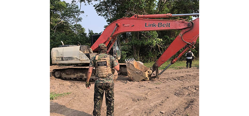 Policiais civis apreendem em área de garimpo ilegal máquinas compradas em golpe contra empresa de SP