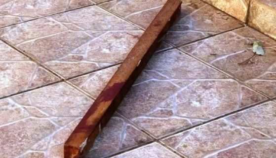 Homem espanca a própria mãe com pauladas na cabeça