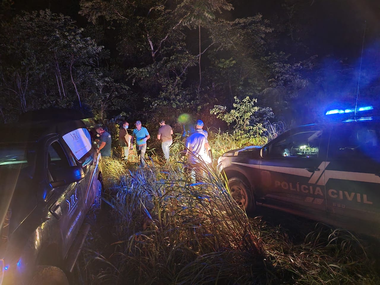 Polícia prende 3 e procura 2 acusados de assassinato e ocultação de cadáver