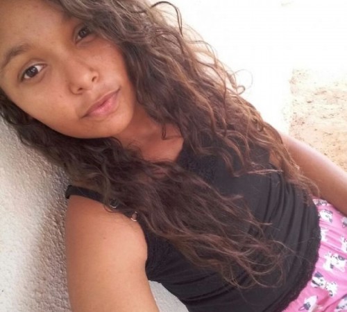 Após doença no fêmur, mãe faz apelo para conseguir cirurgia para filha que pode perder movimentos das pernas