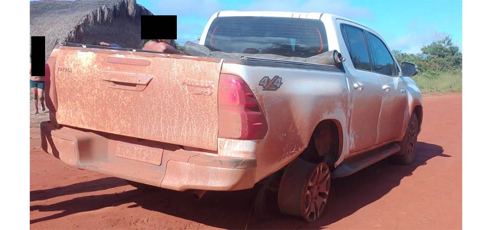 Assaltantes de residência trocam tiros com a polícia e são capturados; um morreu no confronto. Vídeo