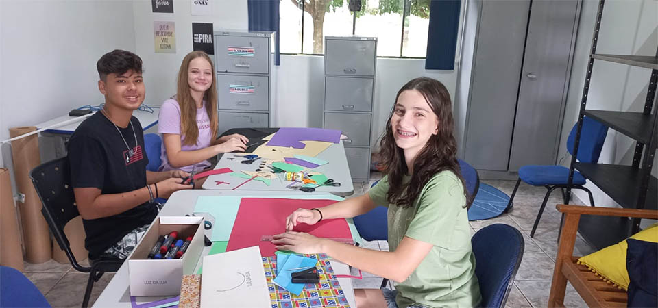 Itanhangá: Grêmio Estudantil da Escola Bromildo Lawisch ajuda na organização da escola para início das aulas