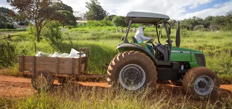 Novas regras para o tráfego de máquinas agrícolas são definidas; conheça as mudanças