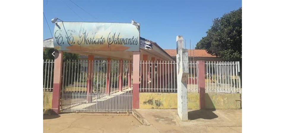 Com faca, maluco invade escola e ameaça atacar alunos