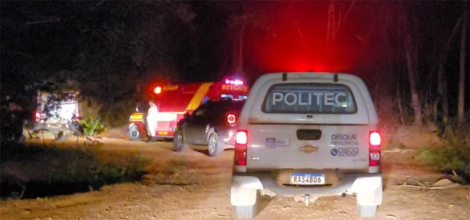 Casal sai para passear e encontra homem morto