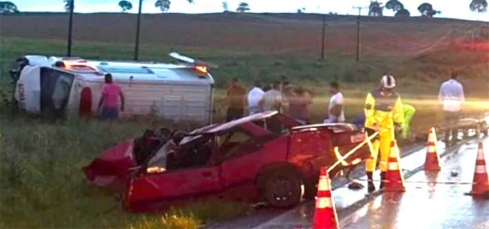 Acidente com carro e ambulância na BR 163 deixa um m0rto e 4 feridos