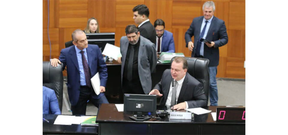 Deputados derrubam veto de mercadinhos em presídios