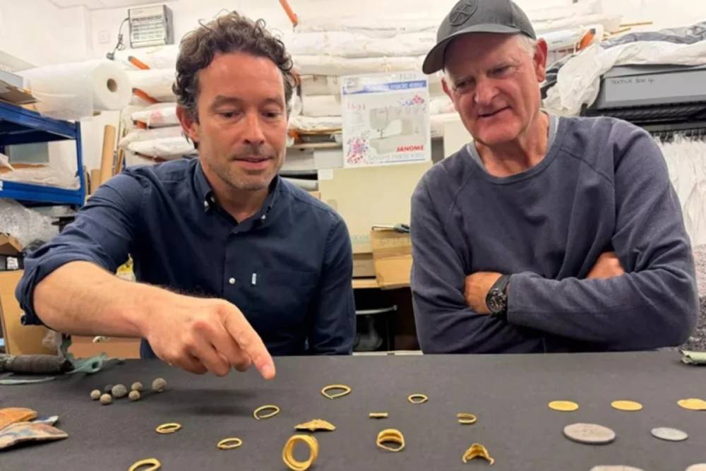 Mergulhador acha navio cheio de joias e ouro naufragado há 350 anos