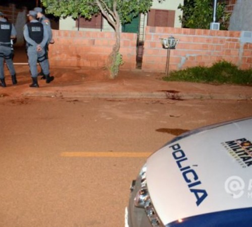 Após levar três tiros, vítima reconhece autores de disparos