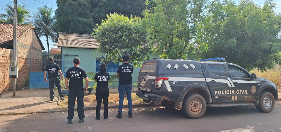 Jovem de 18 anos é assassinado a tiros e facadas no meio da rua