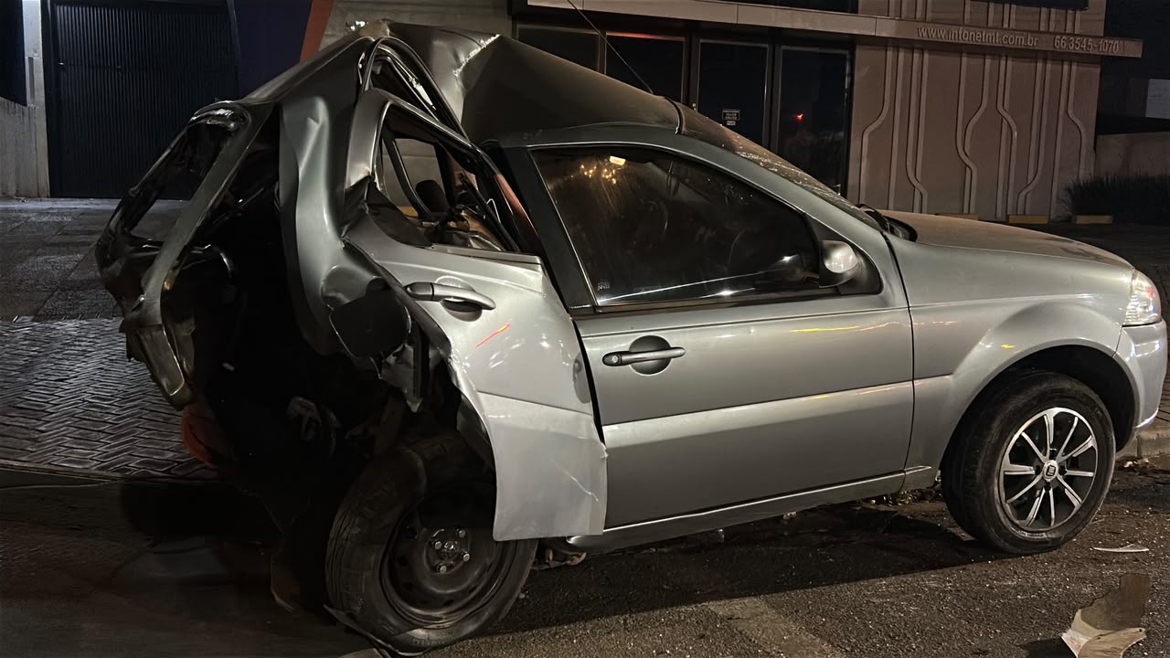 Criança de quatro anos morre após violenta colisão entre carros