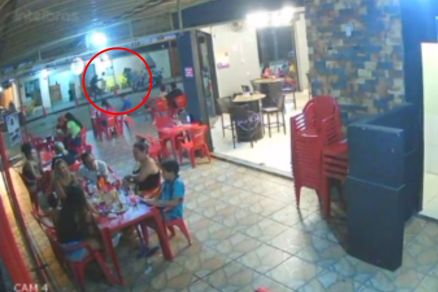 Churrasqueiro é assassinado a tiros por dupla em moto