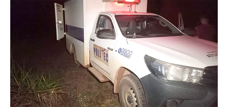 Policiais recuperam trator furtado de fazenda
