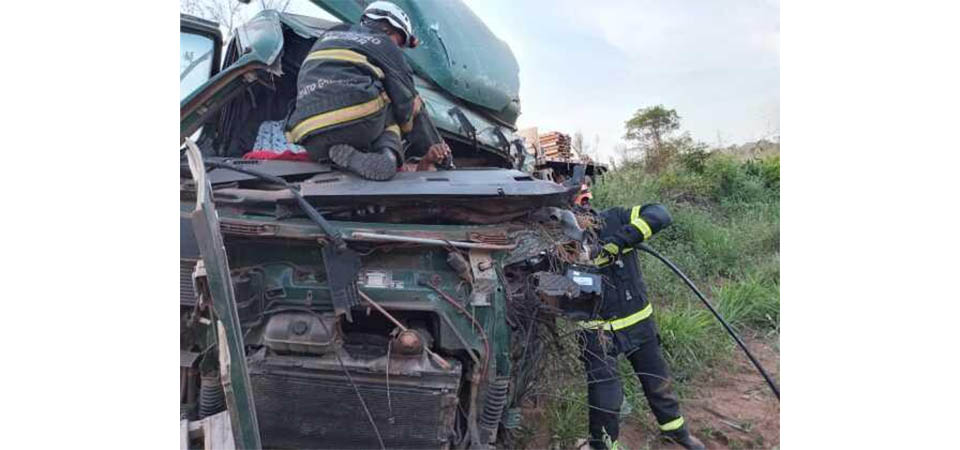 Brasnorte: Colisão entre duas carretas mata motorista na MT 170