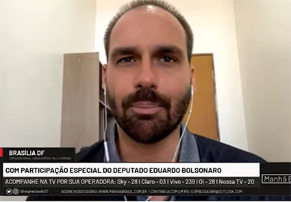 Eduardo Bolsonaro pede para Cattani se candidatar a deputado federal. Vídeo