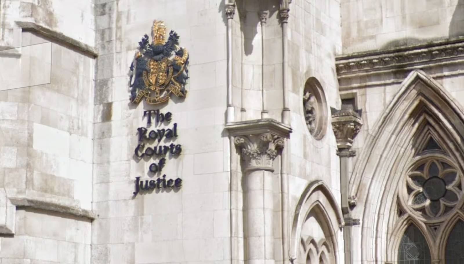 Filha abandonada por ricaço quando era bebê vence processo por herança