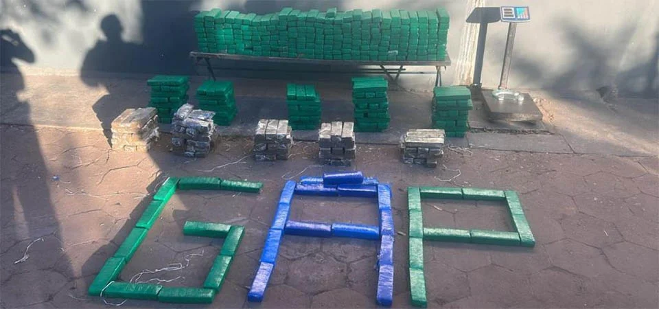 Polícia Militar apreende 436 tabletes de maconha e prende seis integrantes de facção criminosa