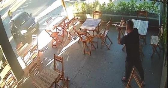 Policiais militares marcam duelo por ciúmes de mulher