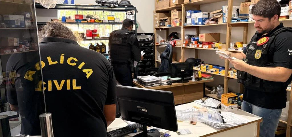 Polícia Civil cumpre mandados em investigação de comércio de peças de veículos sem chassi