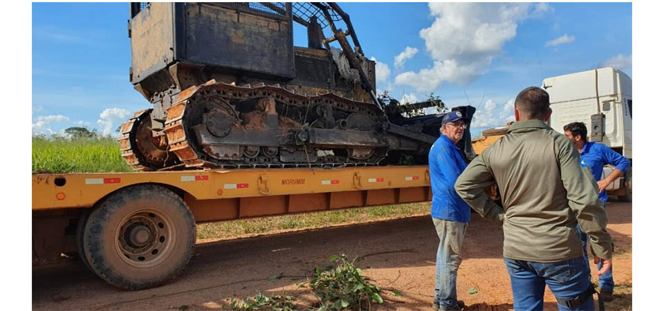 Homem tem trator apreendido após tentar esconder máquina da fiscalização ambiental