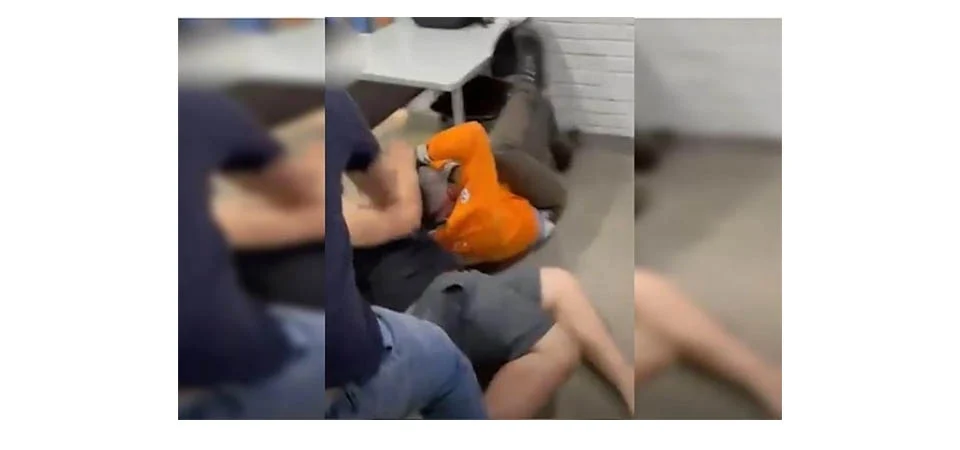 Professor é agredido pelo pai de aluna por não deixar estudante usar celular. Vídeo