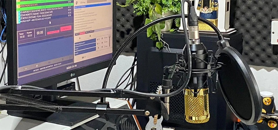 Rádio faz parte do cotidiano de 79% da população brasileira, diz pesquisa