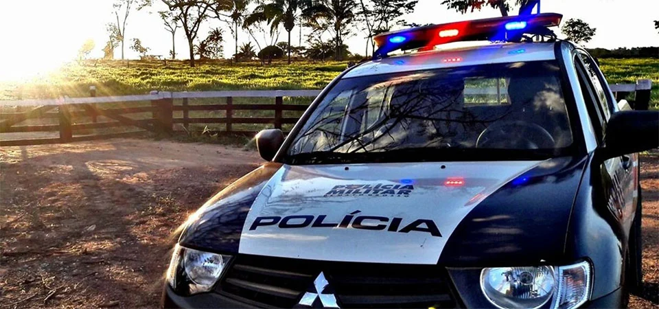 Criminosos incendeiam trator avaliado em R$ 450 Mil em propriedade rural