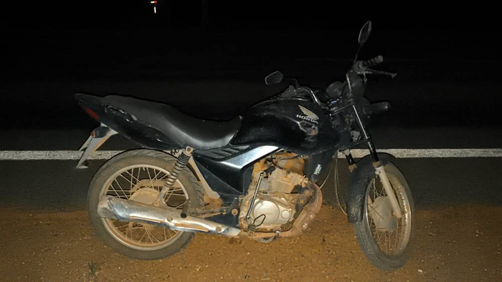 Itanhangá: Polícia Militar prende dois com mandado em aberto, um suspeito por roubo e receptação; Moto foi recuperada. Vídeo