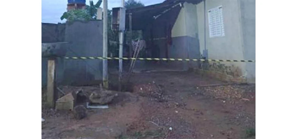 Jovem morre eletrocutado durante retirada de padrão