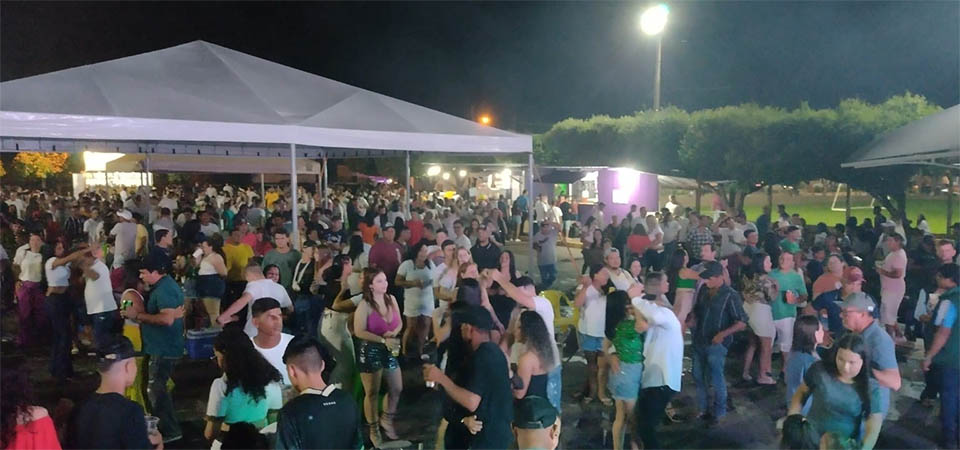 Itanhangá: População lotou a praça União Da Vitória para a festa da virada