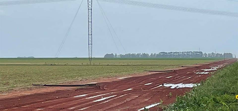 Tempestade passa ao lado de Campo Novo do Parecis e derruba aproximadamente 30 postes de energia elétrica