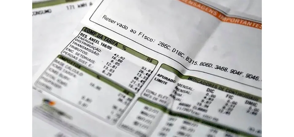 Conta de luz fica mais cara em julho; veja dicas de como economizar com a bandeira vermelha