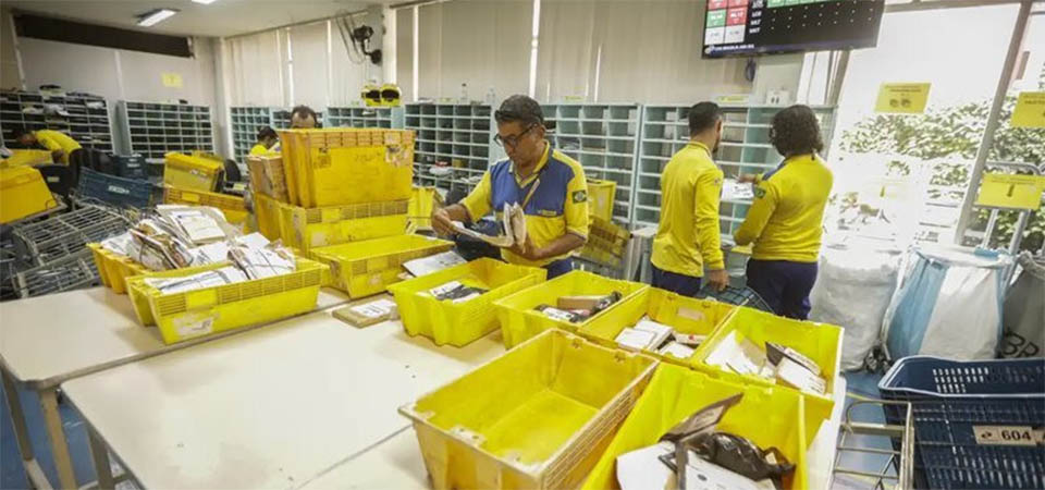 Correios alertam sobre golpe cobrando taxa para retirar encomenda