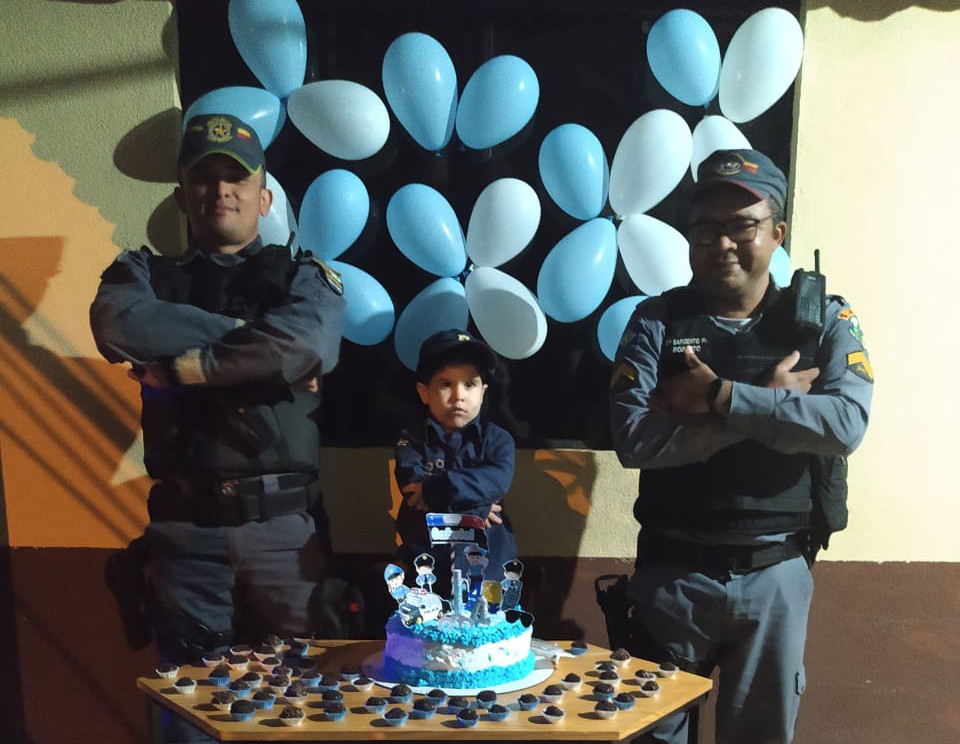 Ipiranga: Policiais Militares fazem surpresa de aniversário para criança
