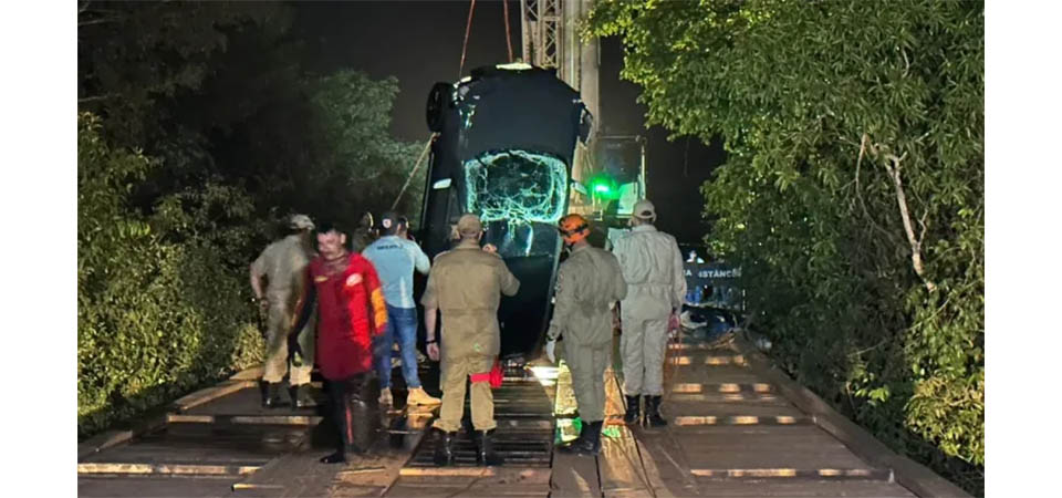 Quatro trabalhadores são encontrados carbonizados dentro de carro