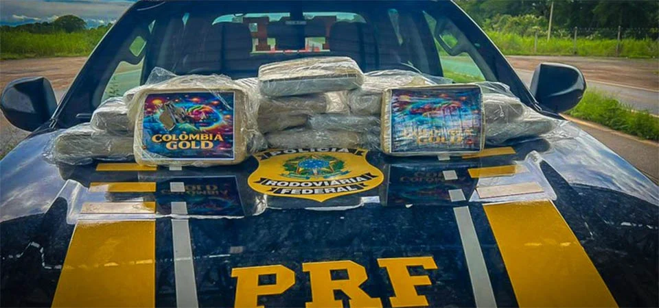 PRF apreende mais de 15 kg de skunk sendo transportado em ônibus na BR-070