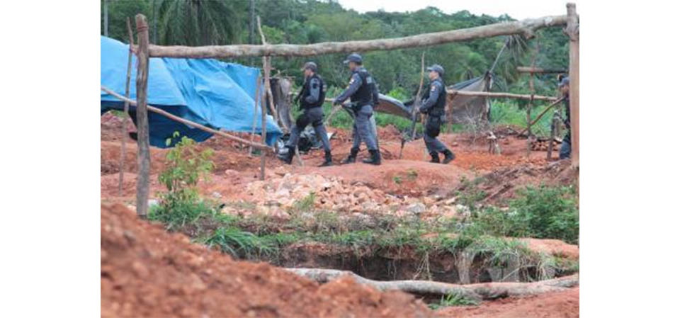 Barranco desmorona e trabalhador morre soterrado em área de garimpo