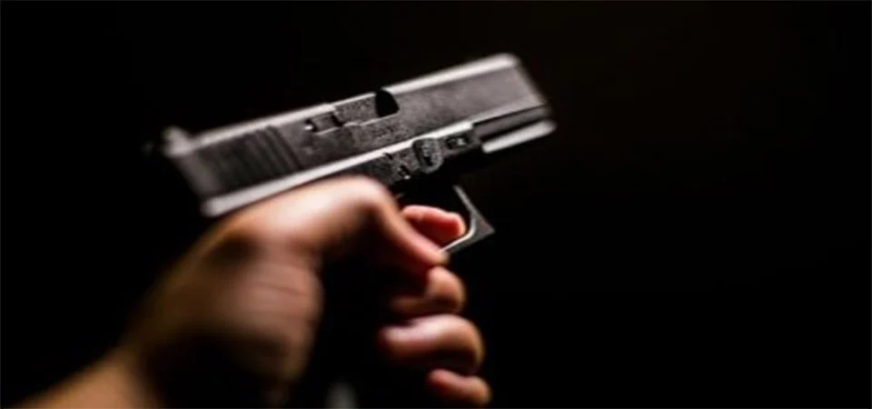 Homem tenta matar irmão a tiros em fazenda