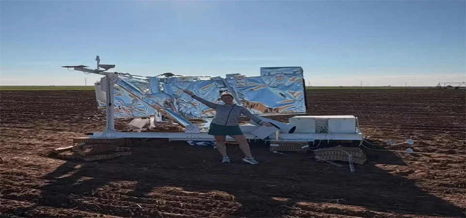 Americana se assusta após ‘lixo espacial’ cair na sua propriedade, no Texas