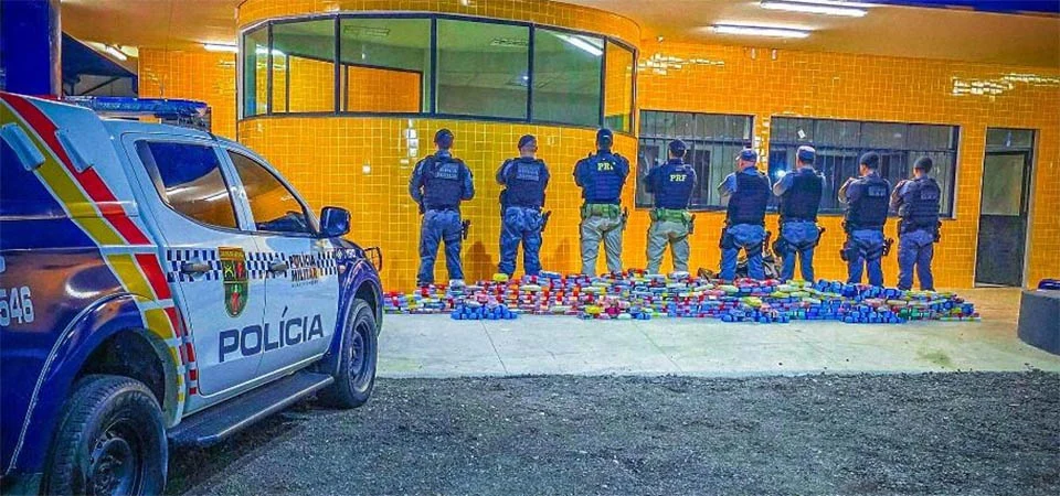 Ação integrada da PM e PRF apreende 244 tabletes de drogas e causa prejuízo de R$ 6 milhões às facções