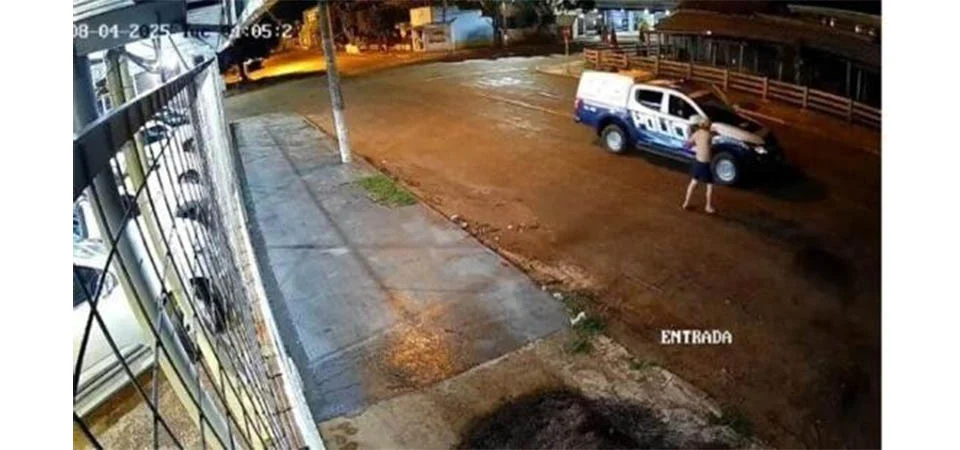 Empresário é baleado após apontar espingarda para viatura da PM; Veja vídeo