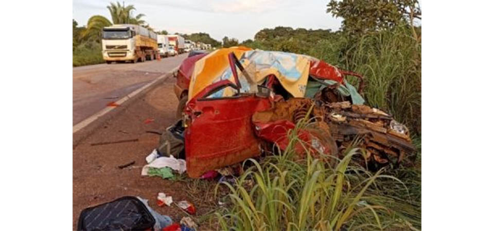 Acidente na BR-174 deixa duas pessoas mortas e quatro feridas