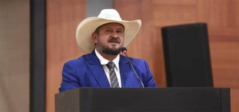 Cattani apresenta substitutivo e elimina permissão para doutrinação em escolas de projeto de petista