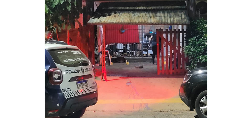 Dois homens e uma mulher são executados a tiros dentro de casa