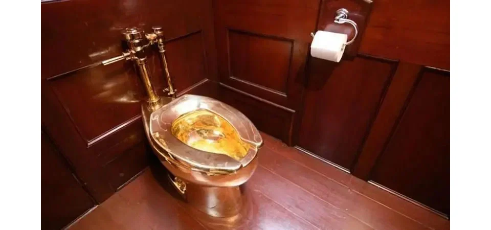 A incrível história da privada de ouro valendo US$ 6 milhões que foi roubada de palácio britânico