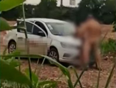 Executivo de multinacional é flagrado fazendo sexo no capô de carro