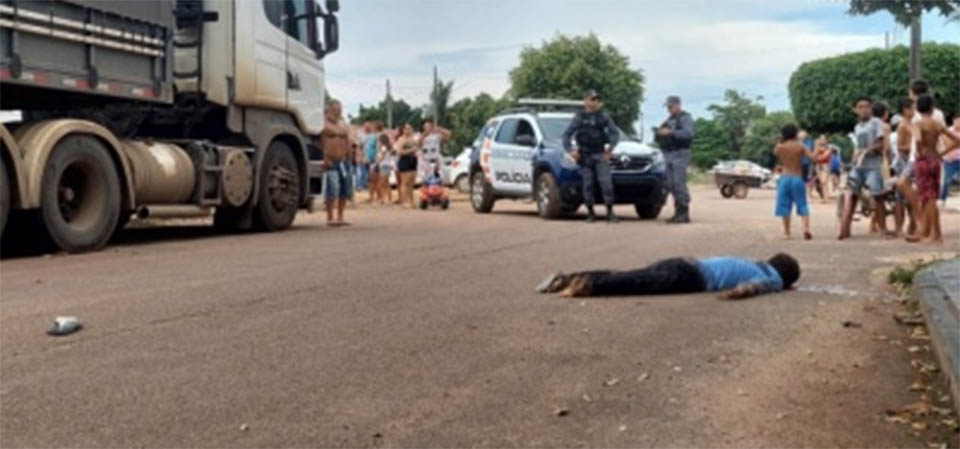 Homem tenta correr, mas é executado a tiros em avenida